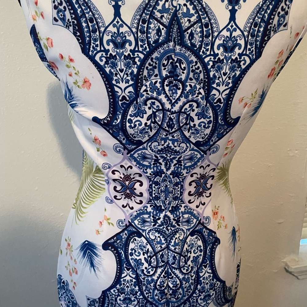 Dress - Picture 6 of 9